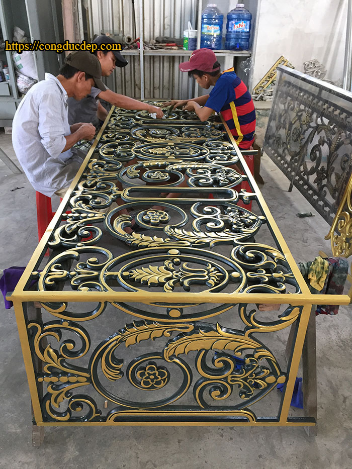 Mẫu lan can nhôm đúc hoa lá đơn giản tinh tế